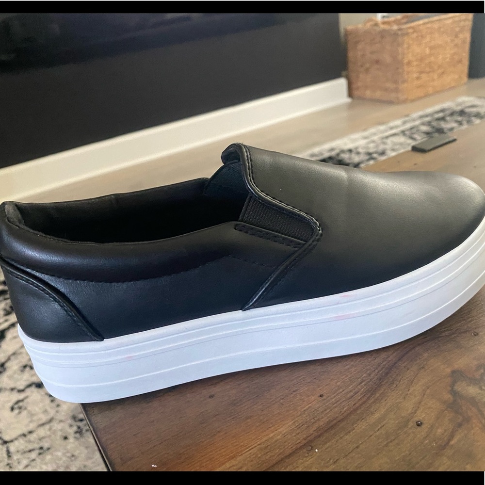 Slip on platform sneakers